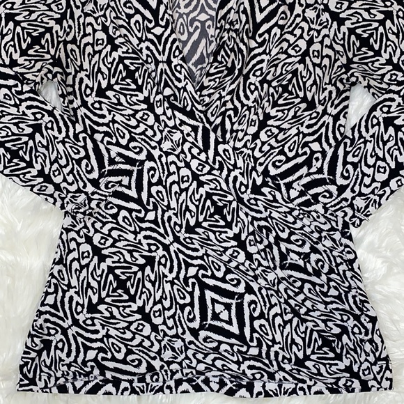 Chaus New York Black and White Mid Sleeve Abstract Print Wrap Front Blouse - Picture 3 of 5